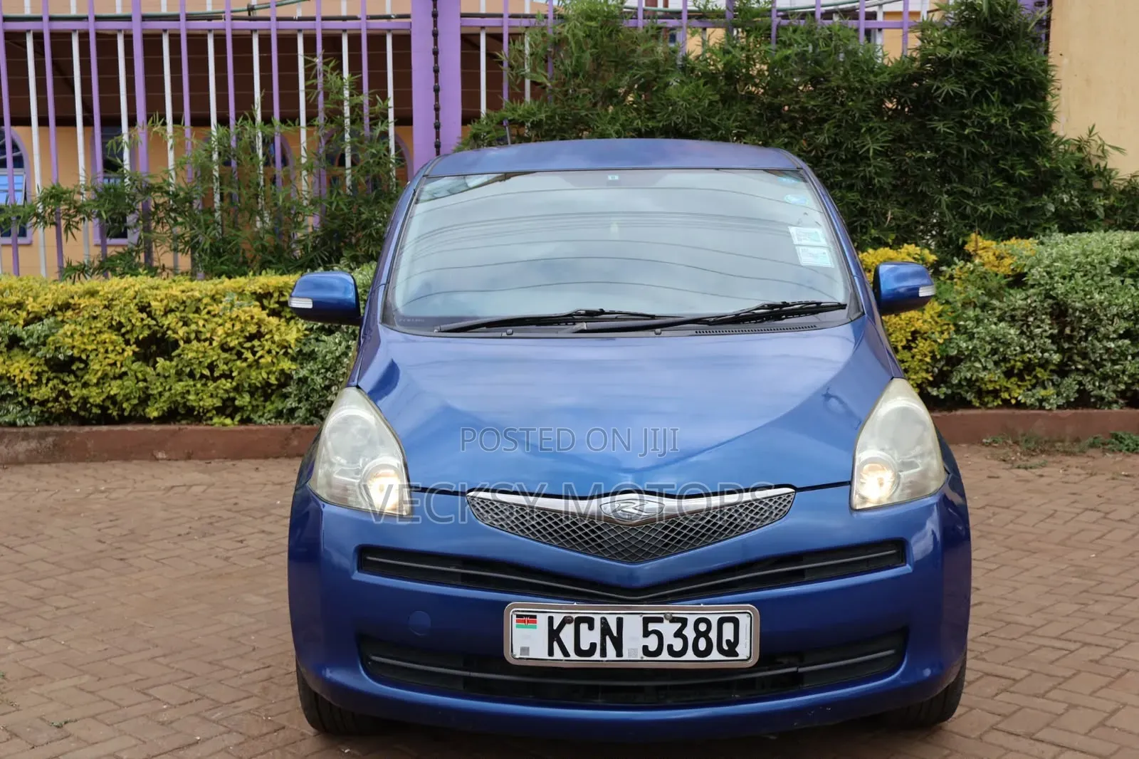 Toyota Ractis 2010 Blue