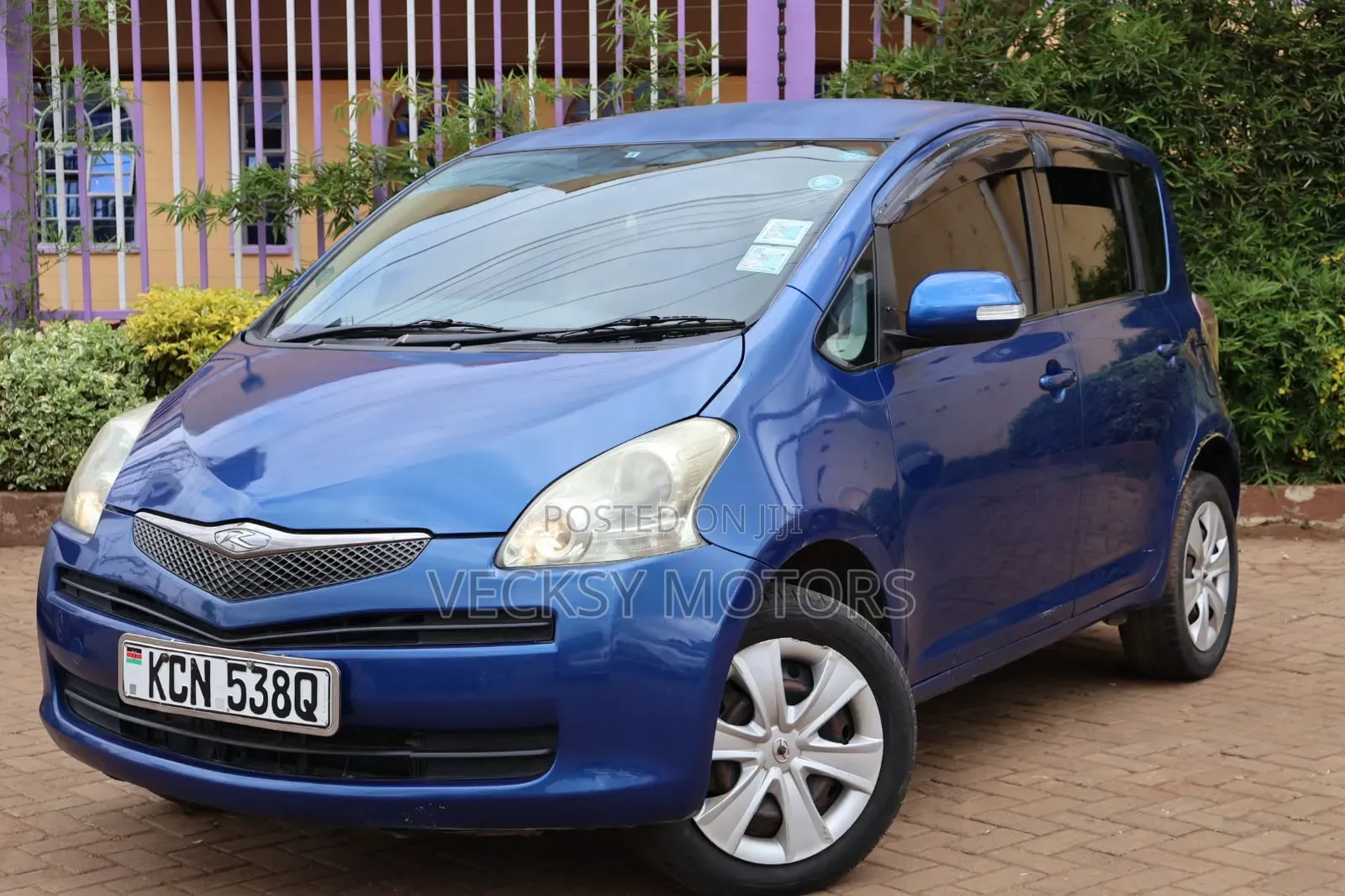 Toyota Ractis 2010 Blue