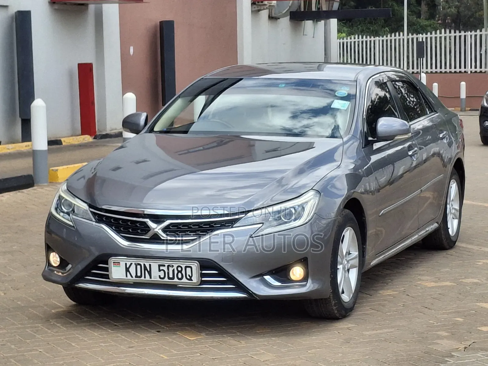 Toyota Mark X 2.5 AWD 2015 Gray