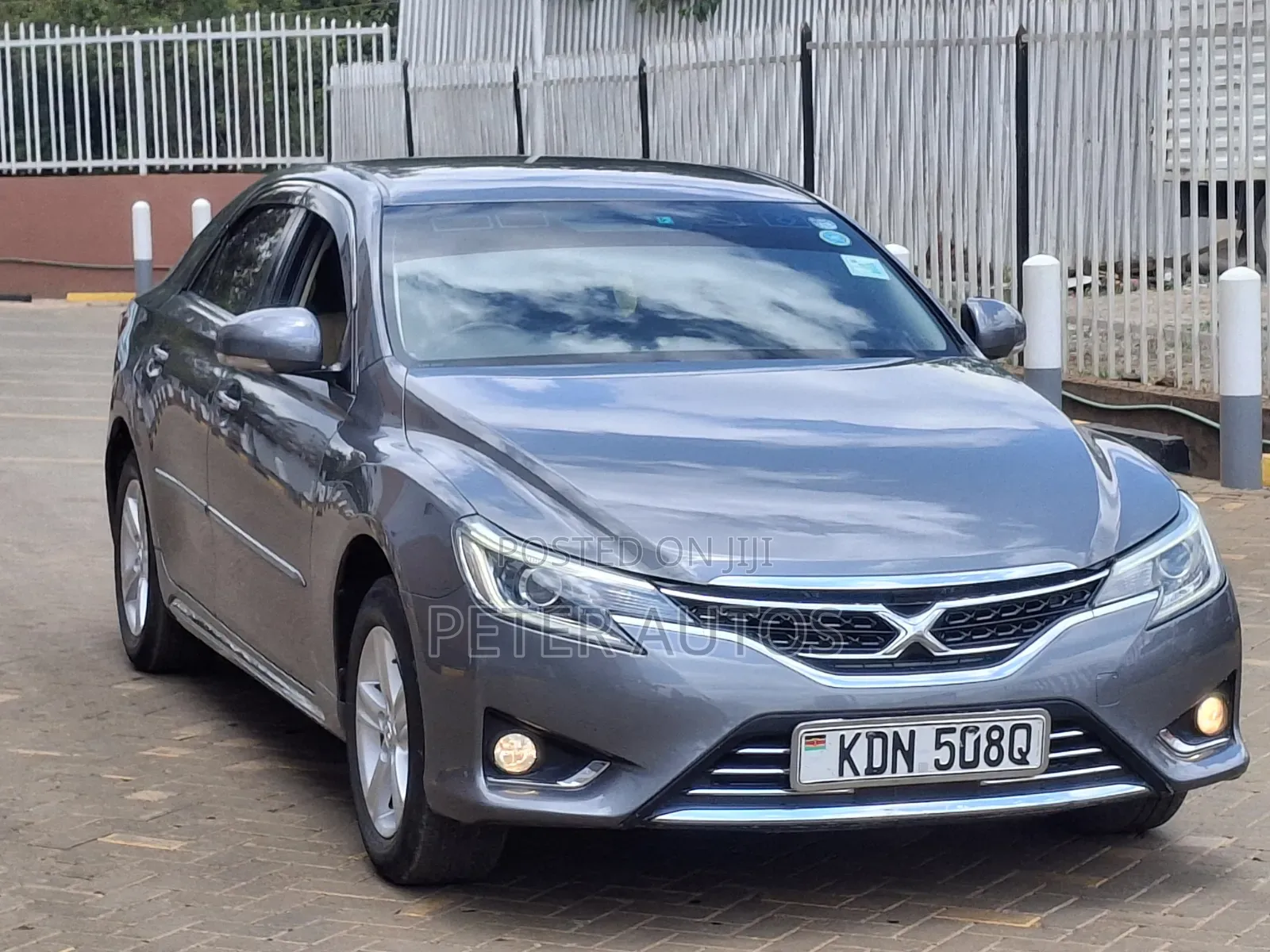 Toyota Mark X 2.5 AWD 2015 Gray