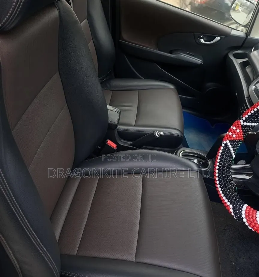 5 Seater Self Drive Hybrid Honda Fit for Hire/Rent