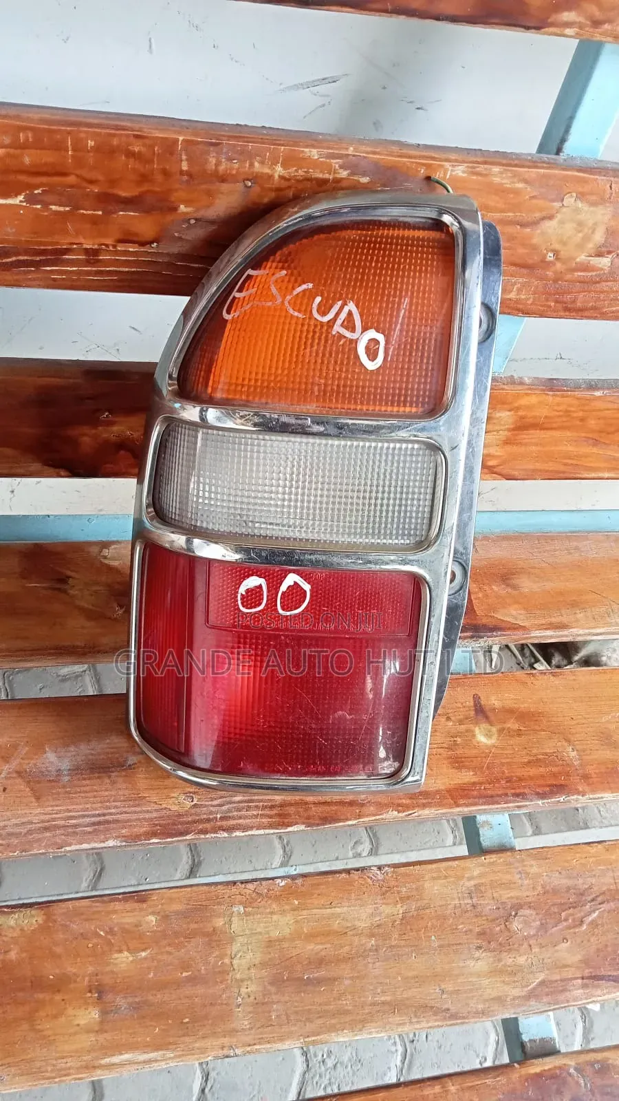 Suzuki Escudo Taillight