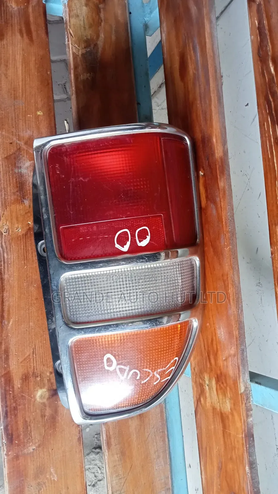 Suzuki Escudo Taillight