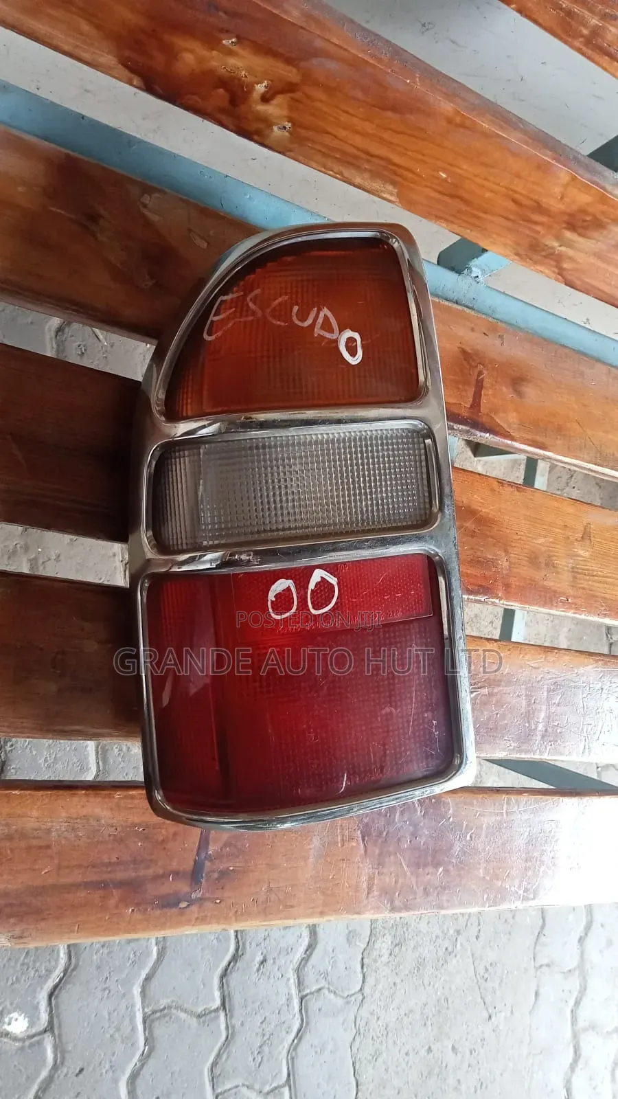 Suzuki Escudo Taillight