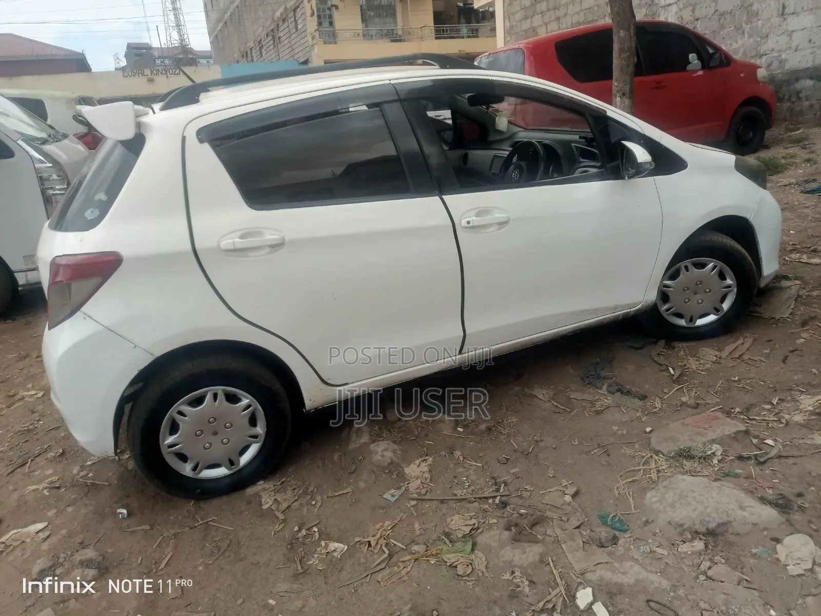 Toyota Vitz 1.0 FWD 5dr 2013 White