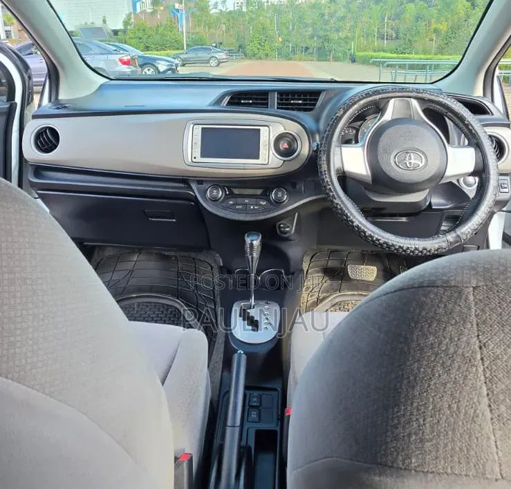 Toyota Vitz 2014 White