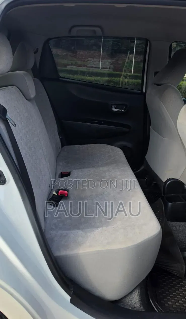 Toyota Vitz 2014 White