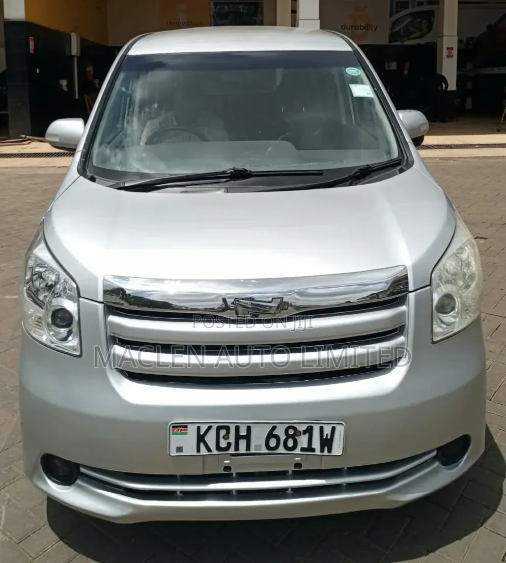 Toyota Noah 2009 Silver