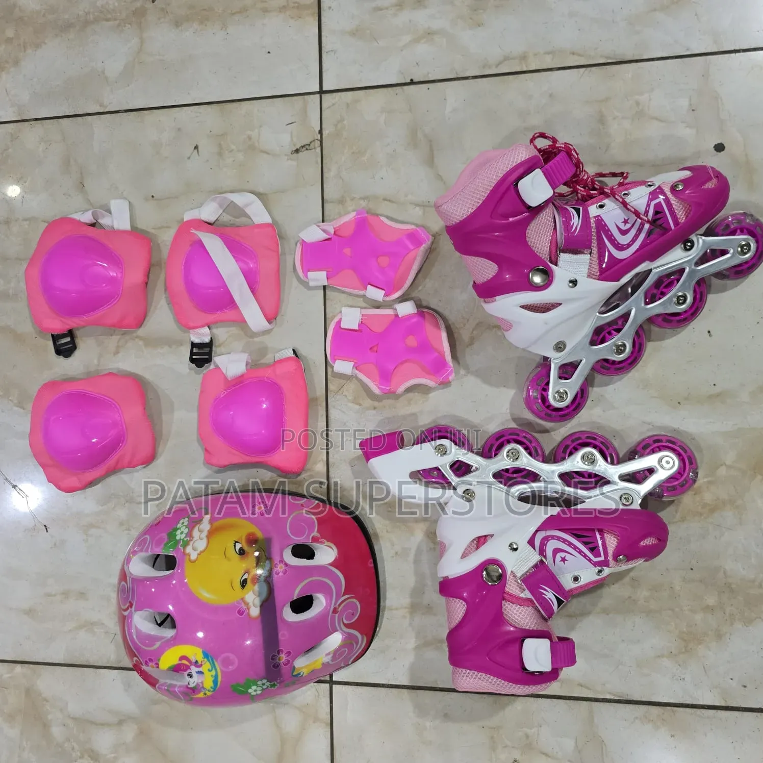 Assorted 4 Wheel Skates With Gears