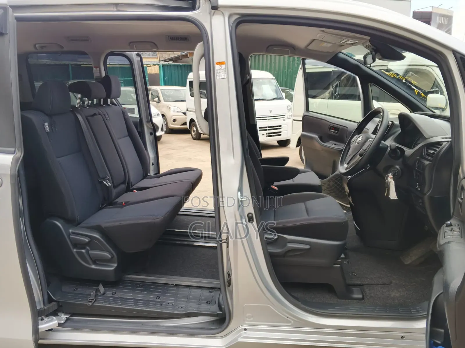Toyota Noah 2019 Silver