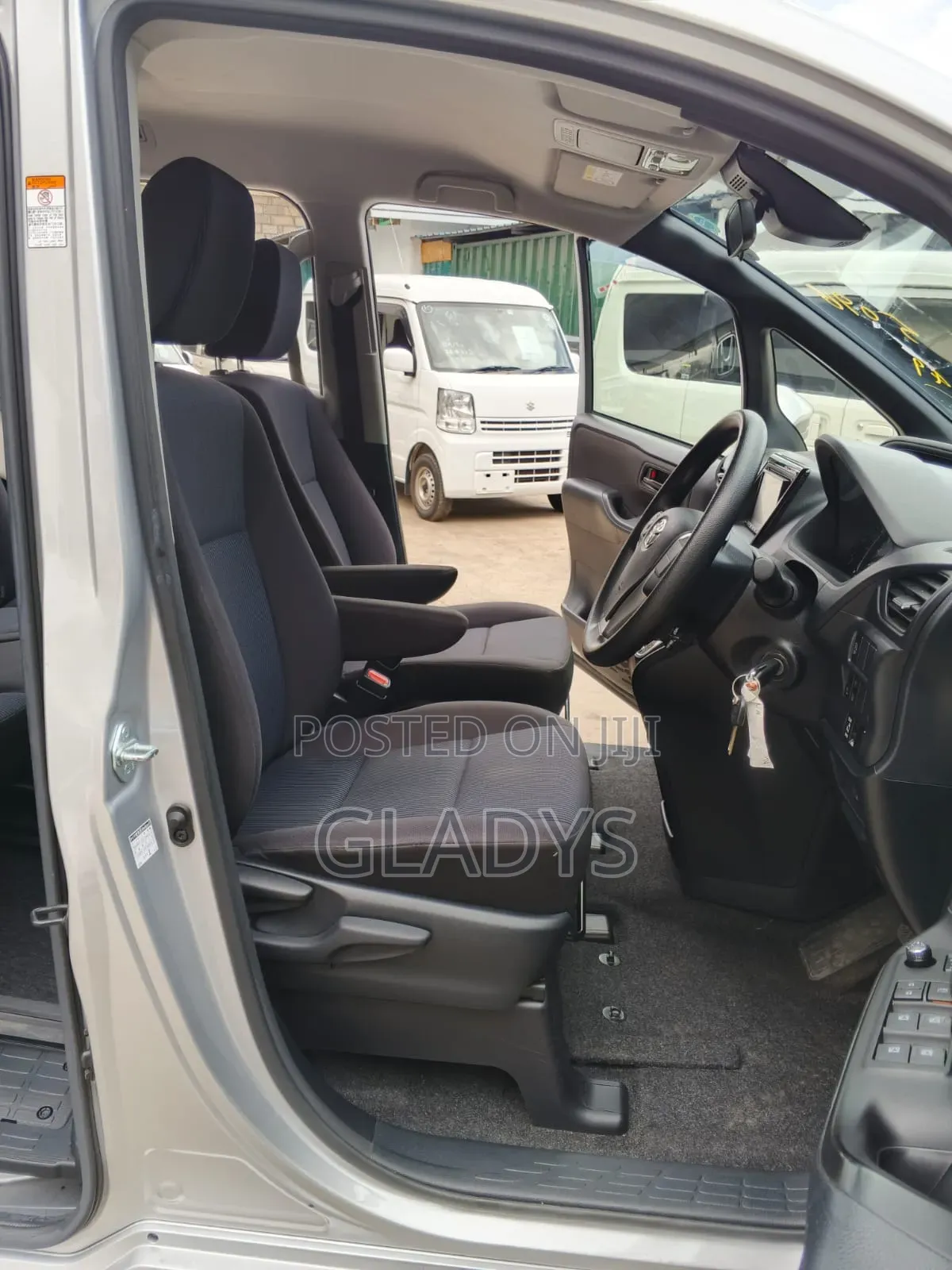 Toyota Noah 2019 Silver