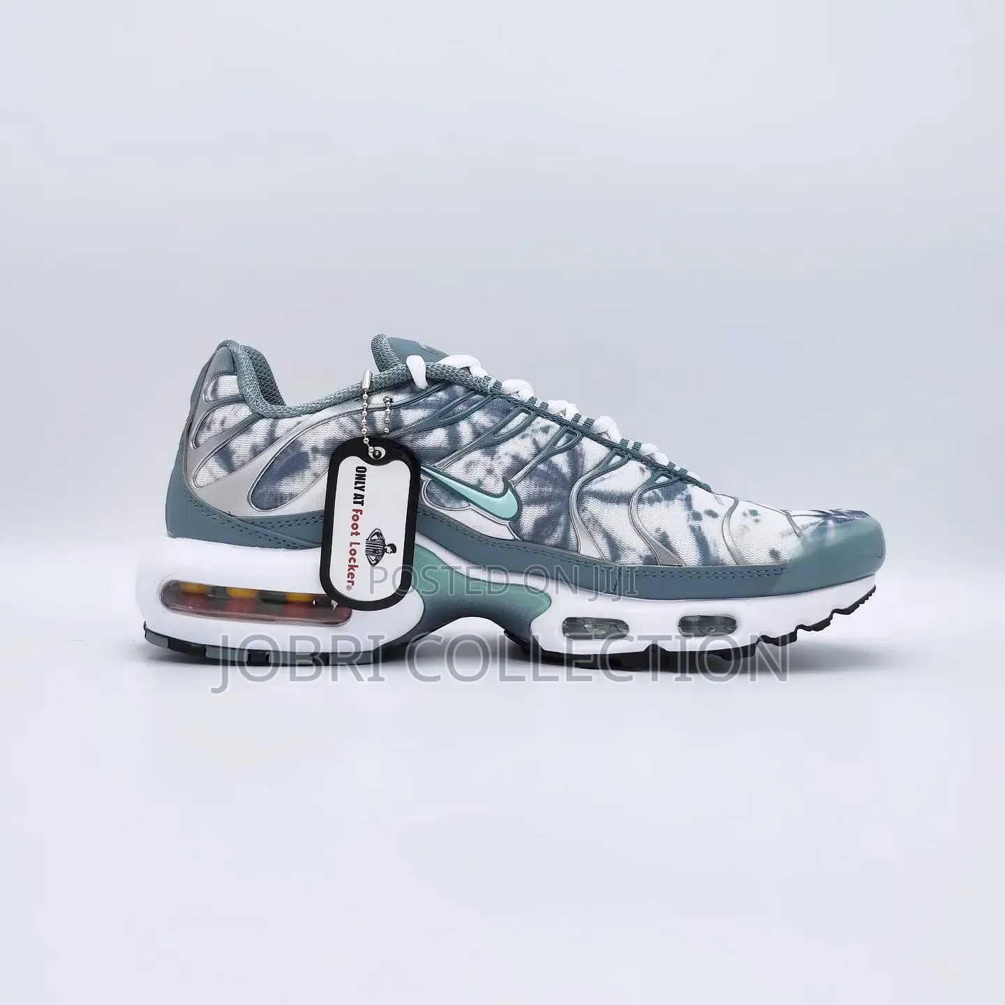 Nike Air Max TN “ Floral Return of 2019”
Sneakers