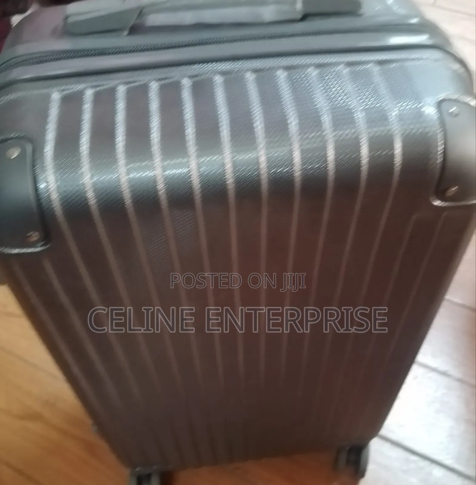 Durable Medium Rubber Suitcase – Lightweight Travel Bag
