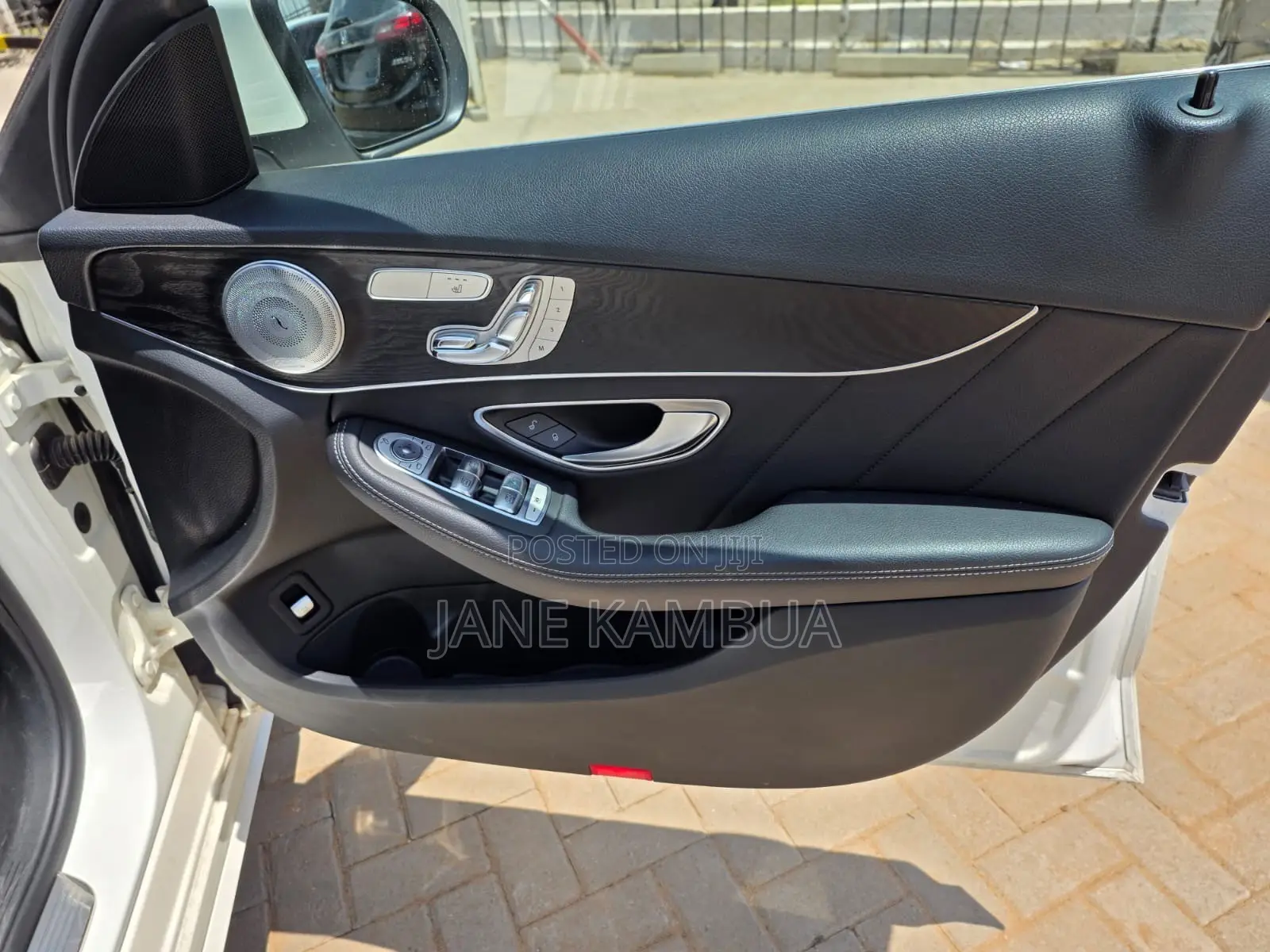 Mercedes-Benz C200 2019 Pearl