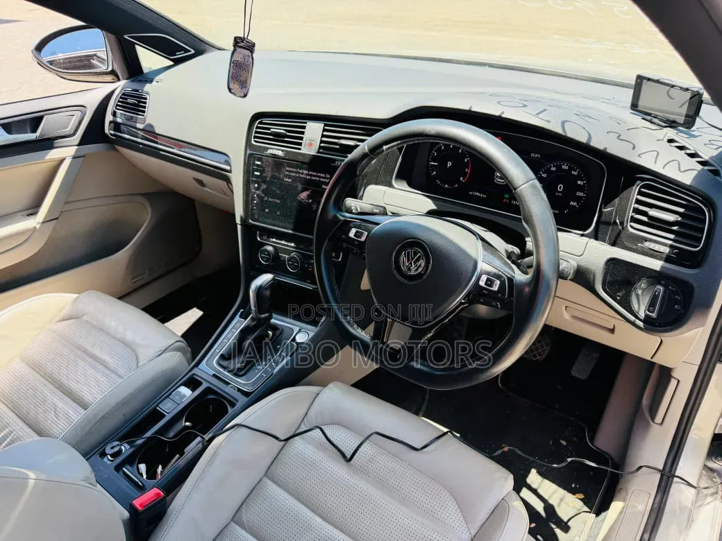 Volkswagen Golf 1.4T TSI FWD 2020 Gold