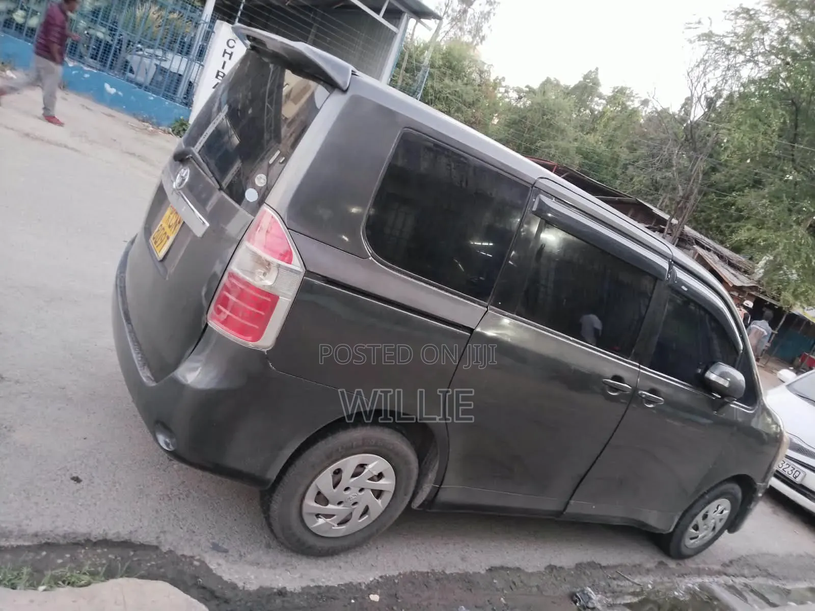 Toyota Noah 2010 Gray