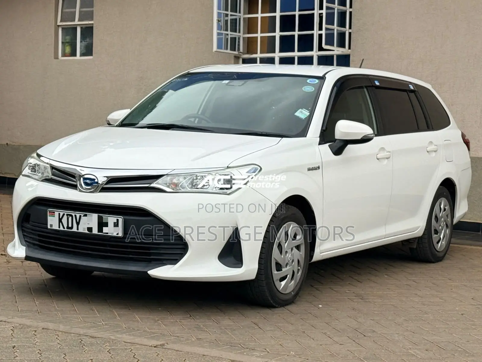 Toyota Corolla Fielder 1.5 Hybrid FWD 2019 White