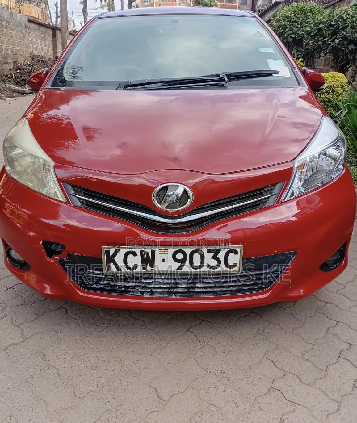 Toyota Vitz 1.0 FWD 5dr 2012 Red