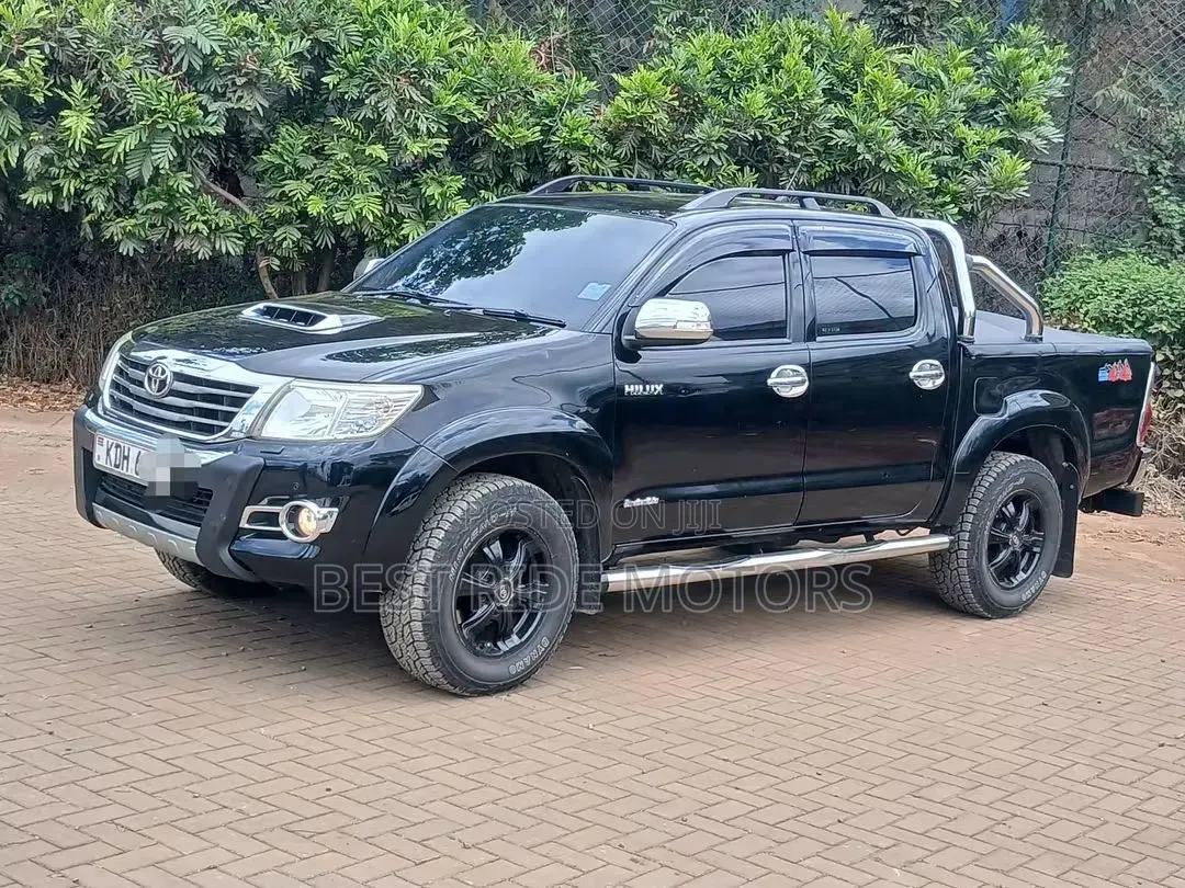 Toyota Hilux 3.0 D-4D 4x4 2015 Black