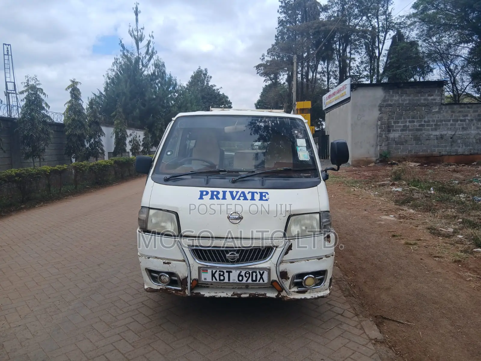 Nissan Caravan 2005 White