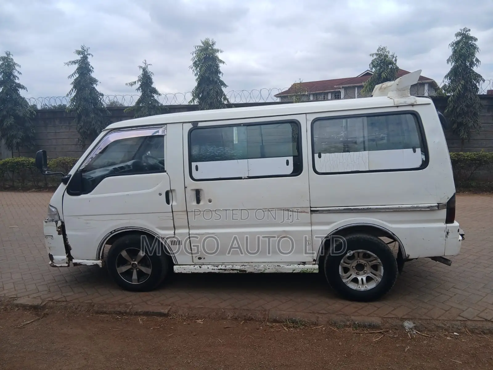 Nissan Caravan 2005 White