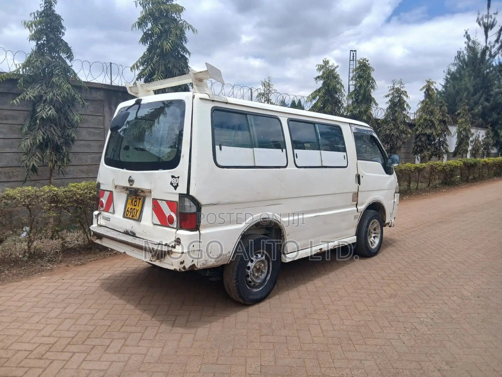 Nissan Caravan 2005 White
