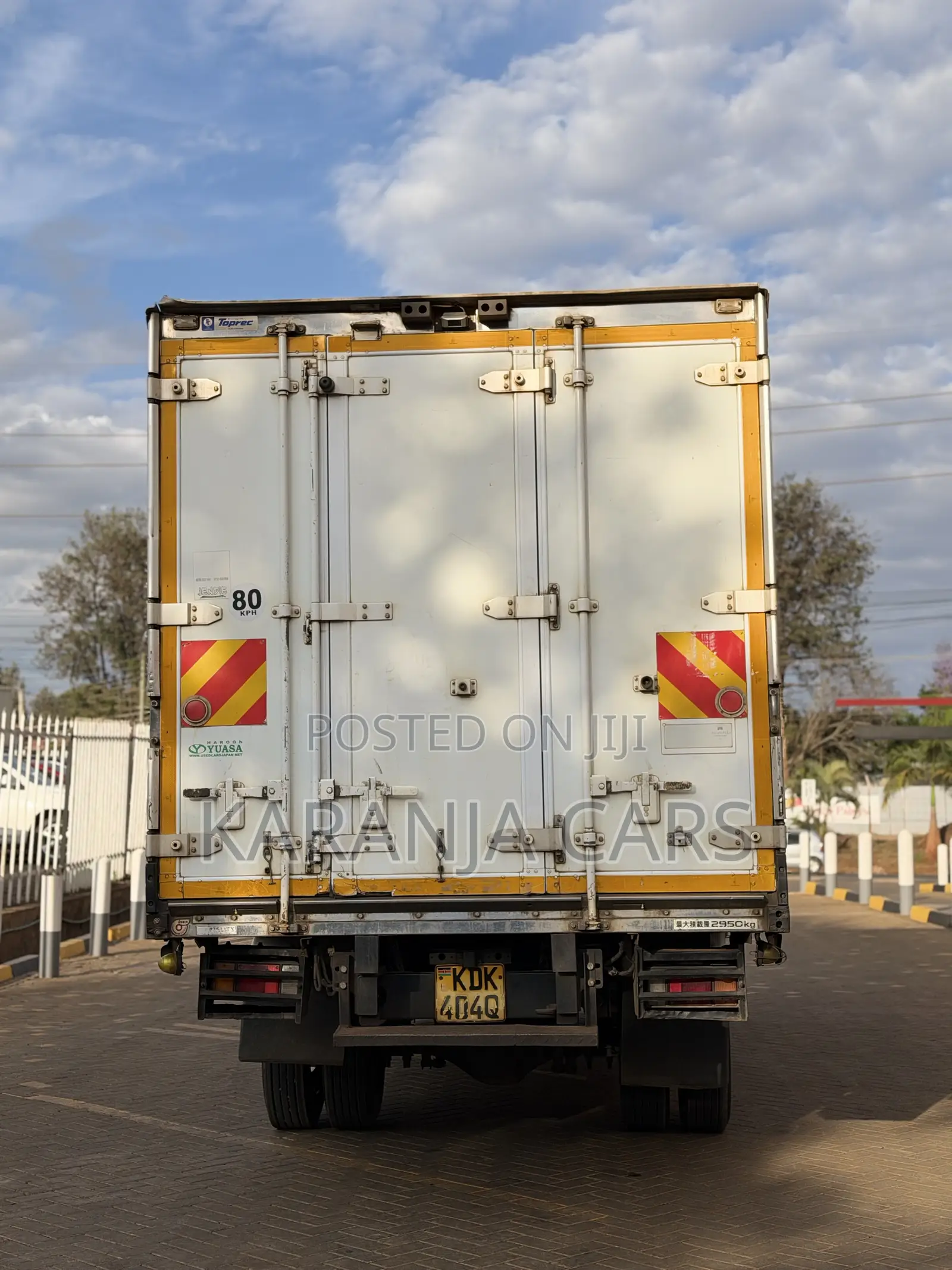 Isuzu Elf Track 2015 White