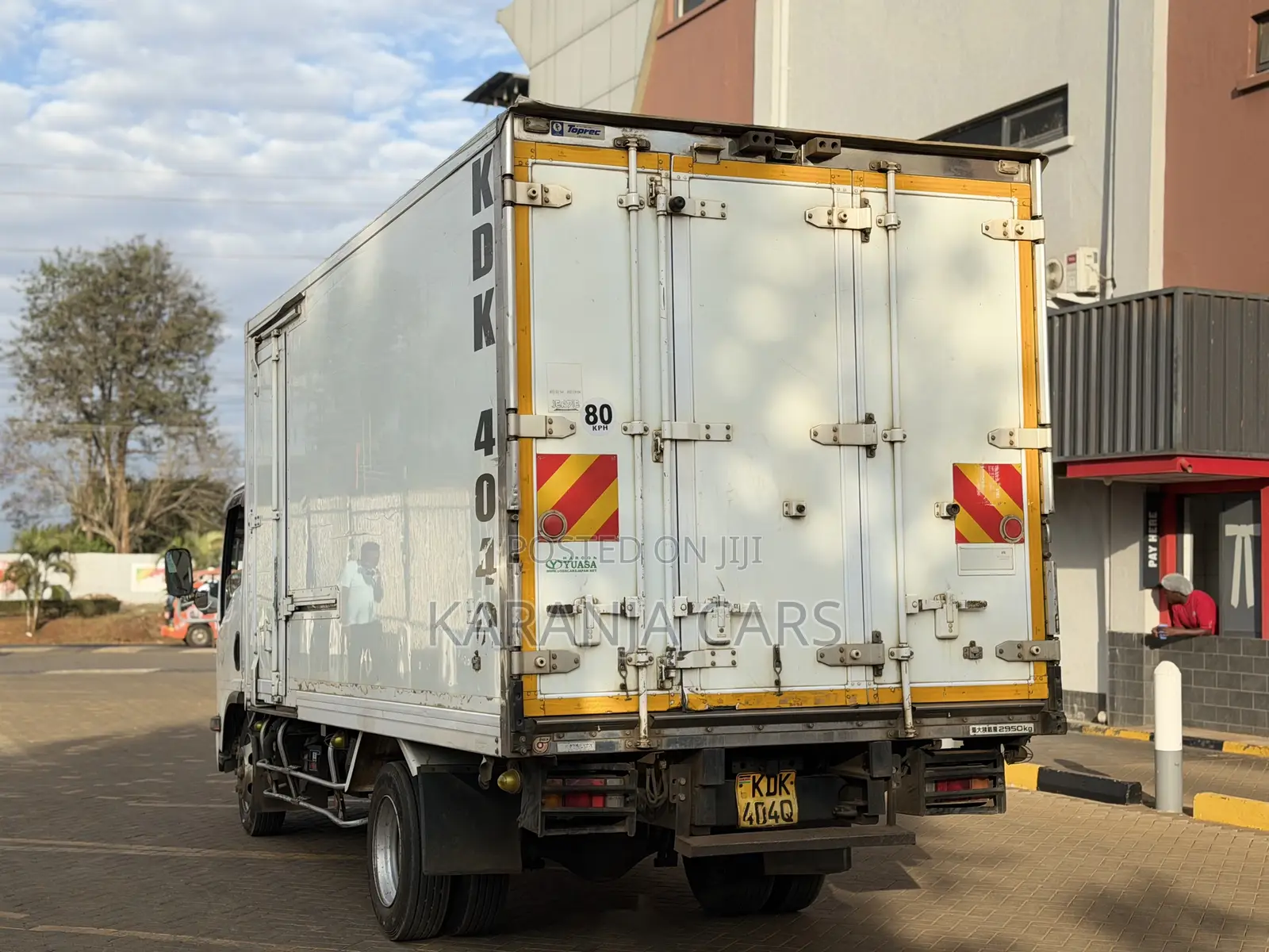 Isuzu Elf Track 2015 White