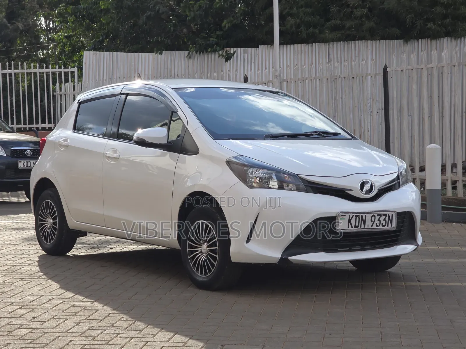 Toyota Vitz 2016 White