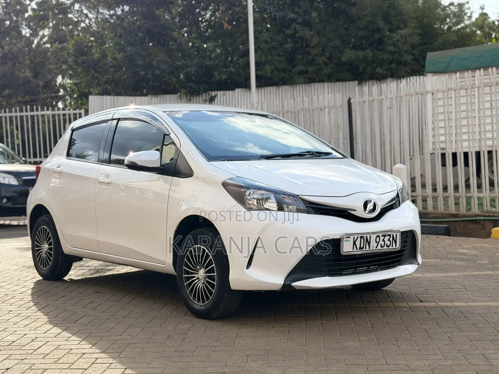 Toyota Vitz 1.3 FWD 5dr 2016 White