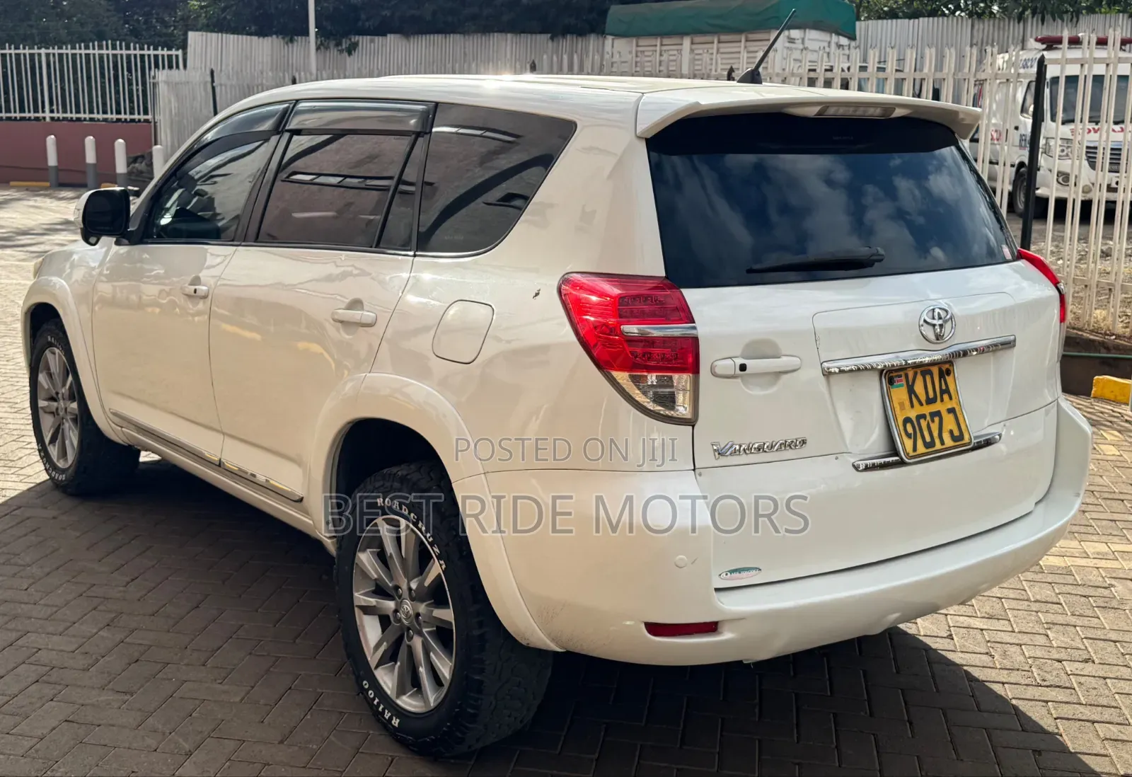 Toyota Vanguard 2013 White