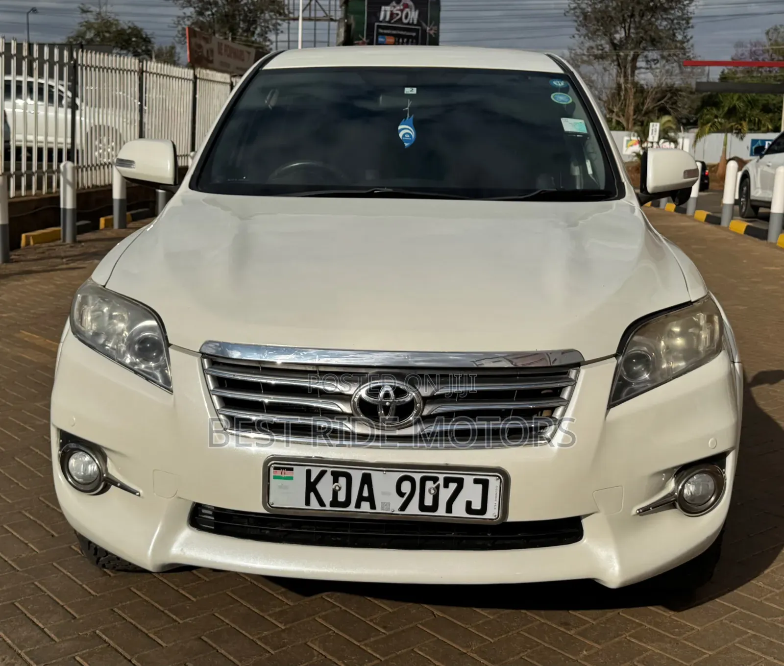 Toyota Vanguard 2013 White