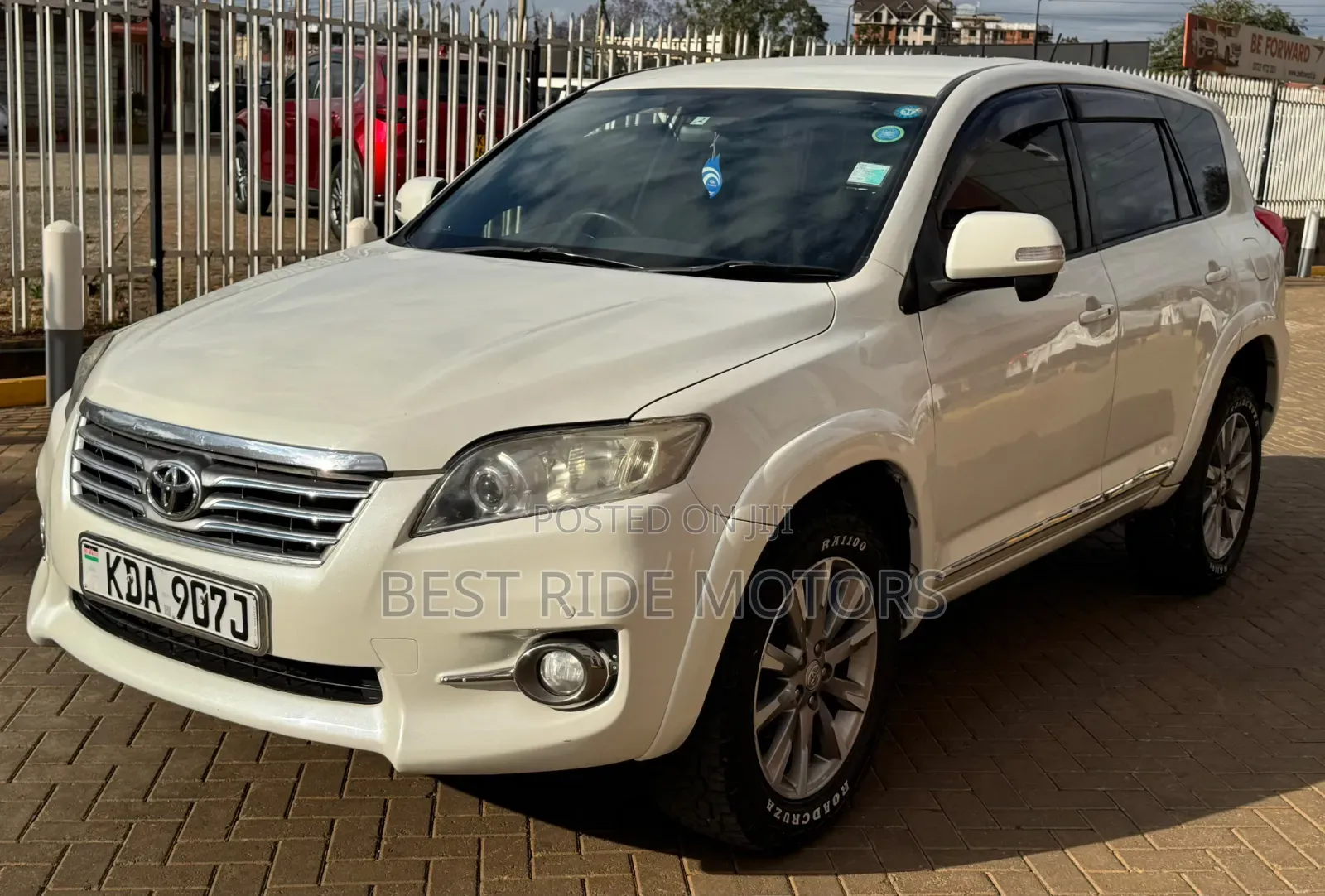 Toyota Vanguard 2013 White