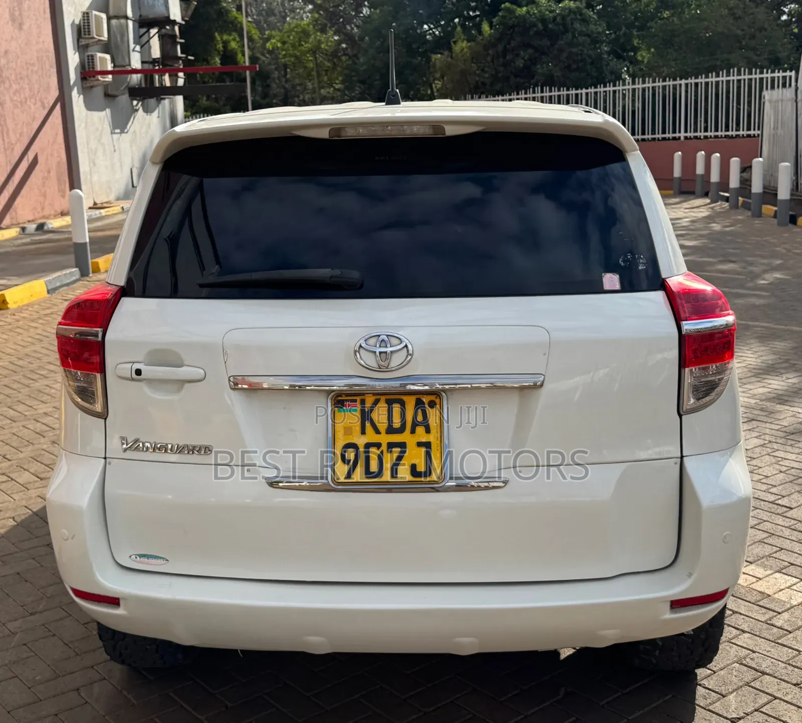 Toyota Vanguard 2013 White