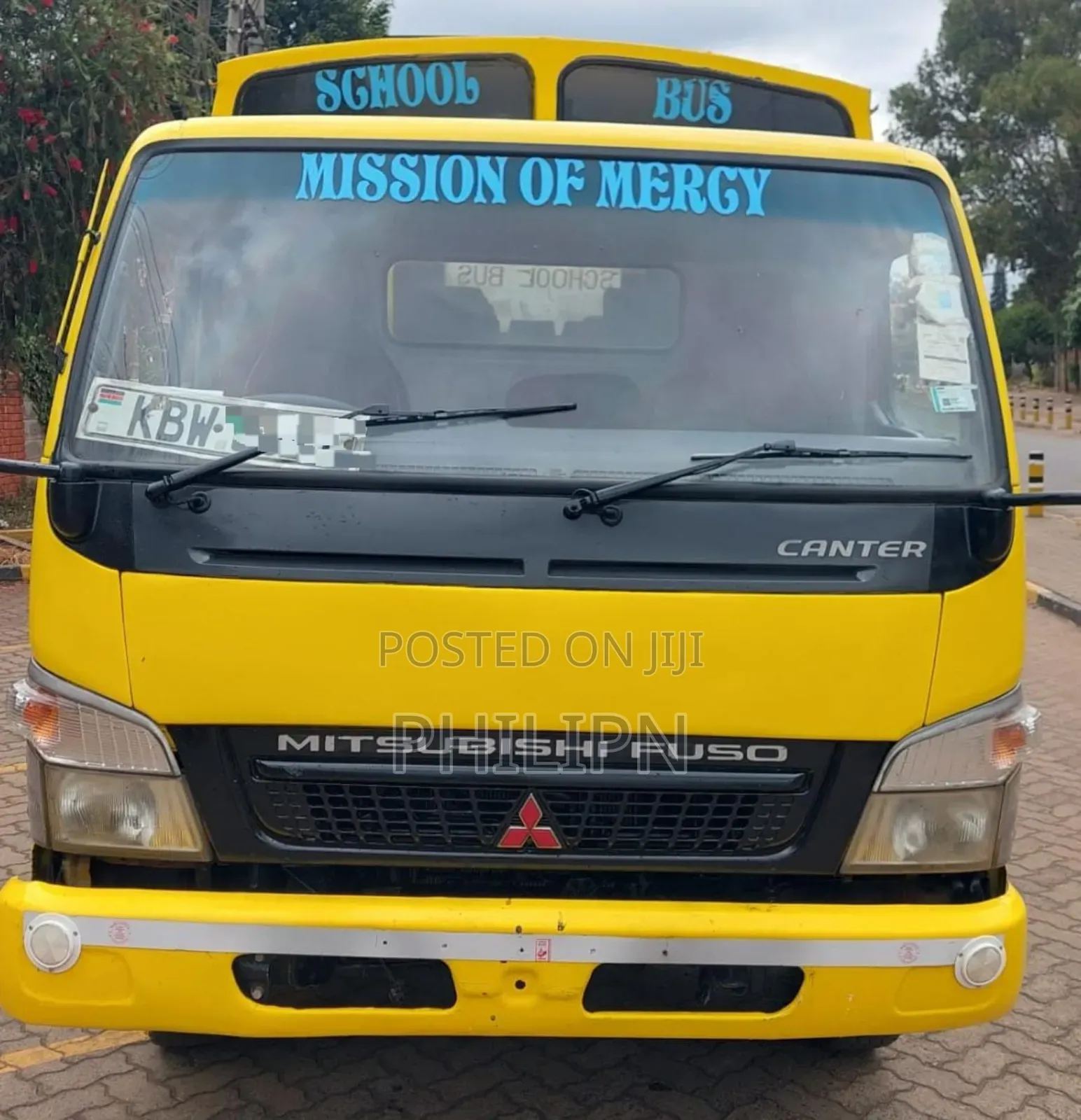 Mitsubishi Fuso Canter 2012 Yellow