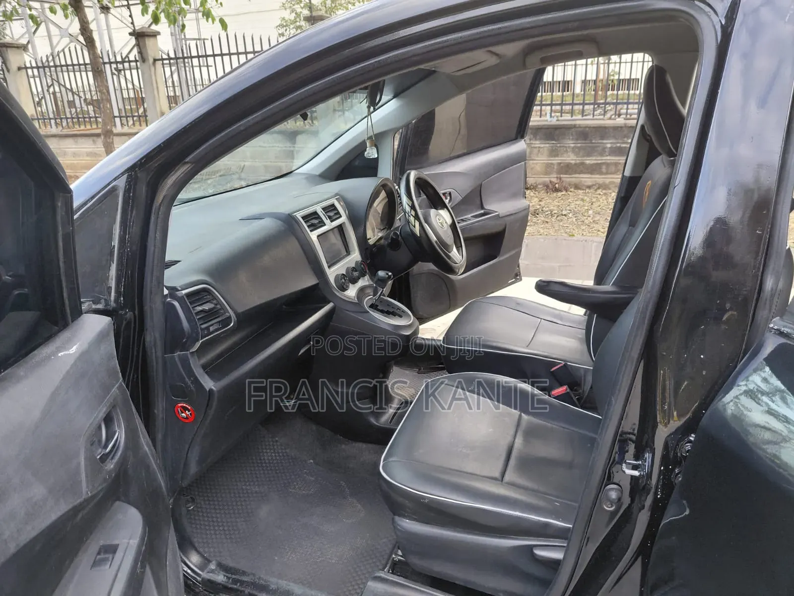 Toyota Ractis 2011 Black