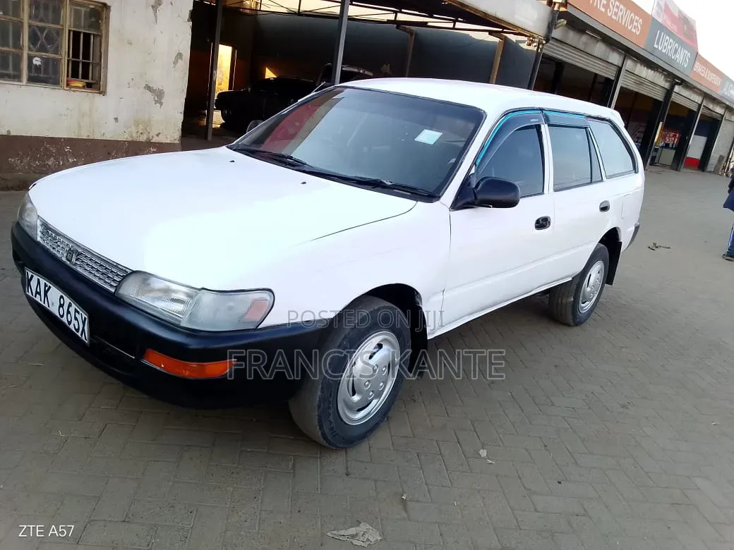 Toyota Corolla 2002 White