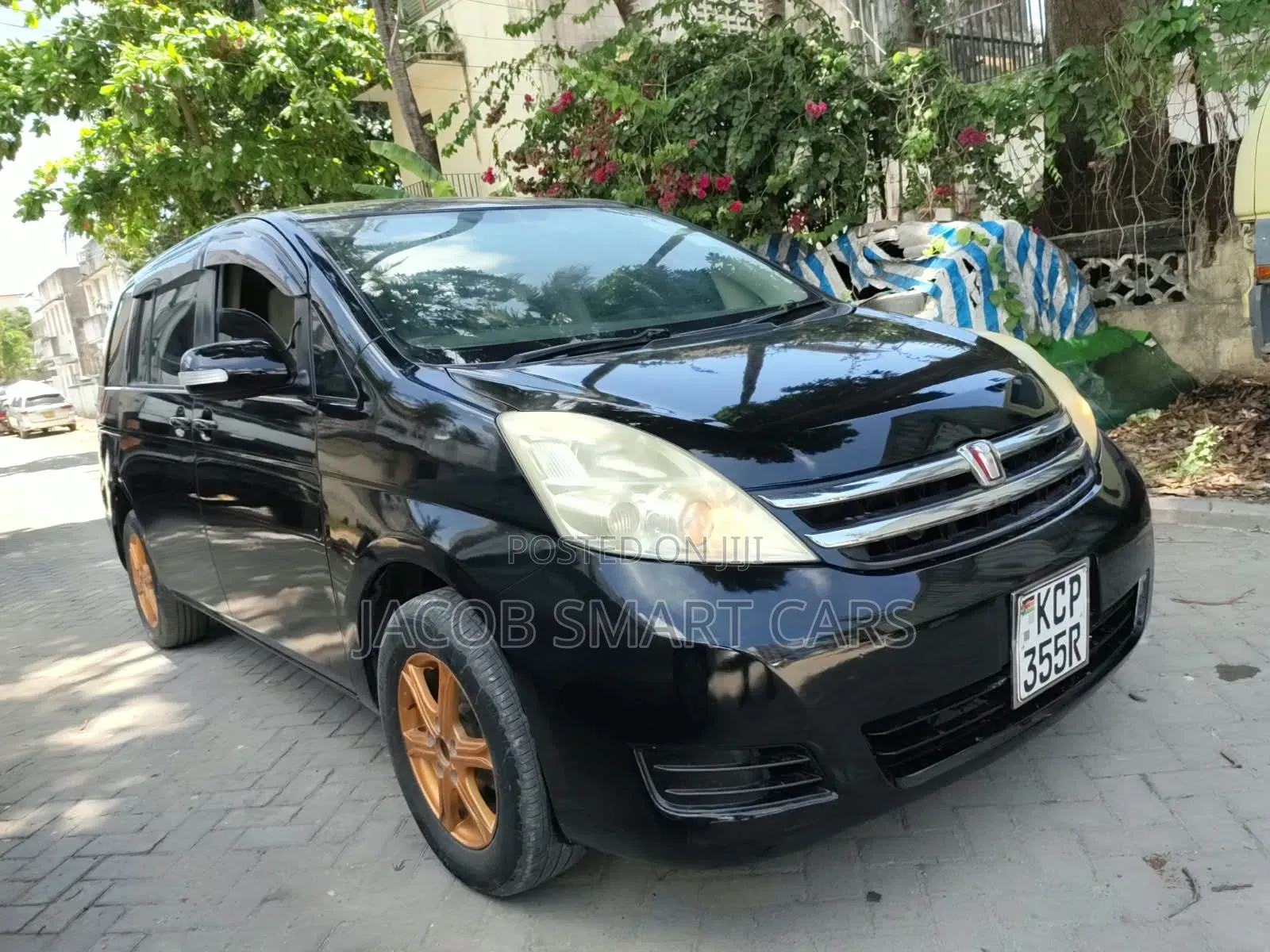 Toyota ISIS 2011 Black