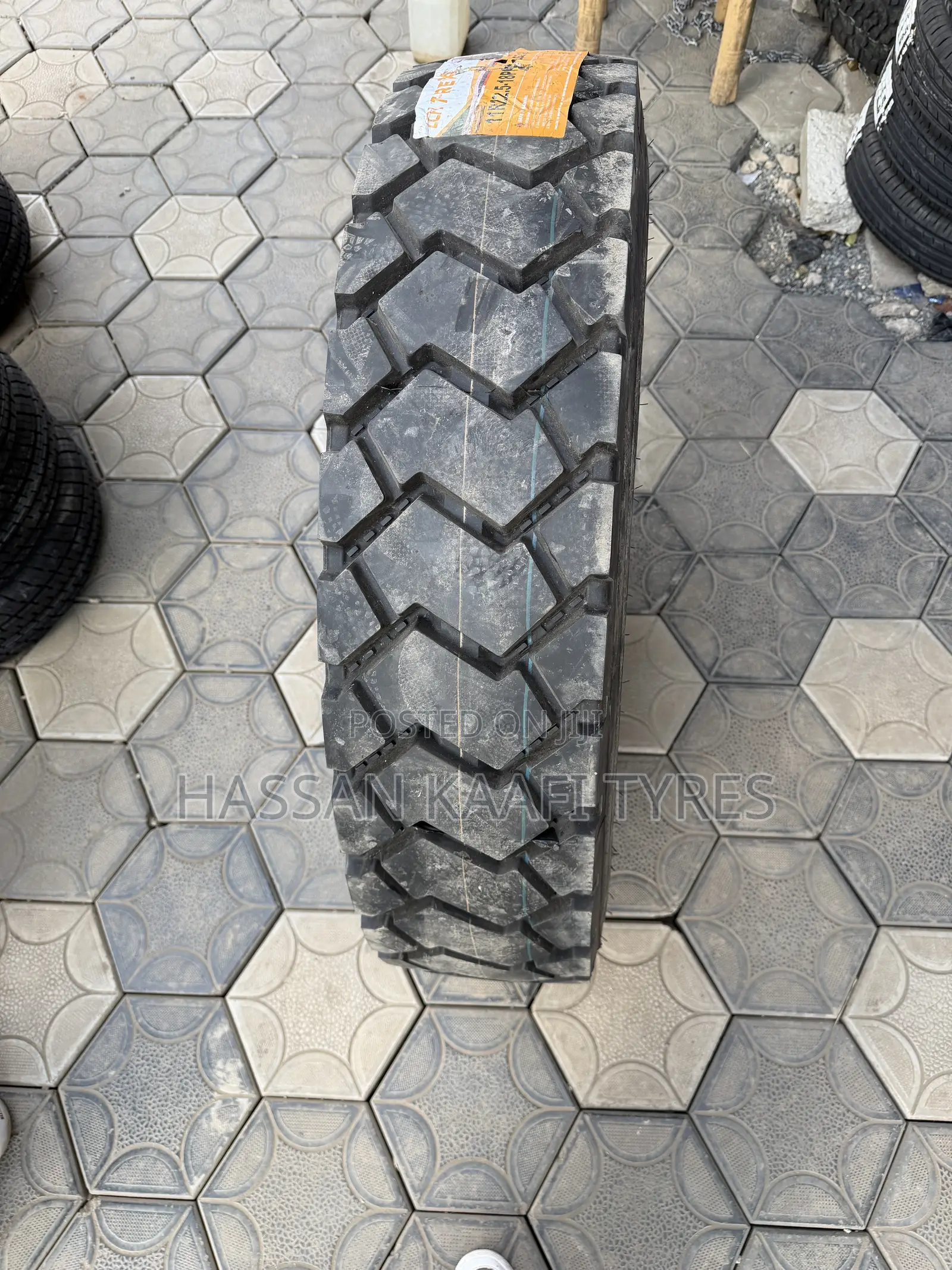 11r22.5 LCH Diff
