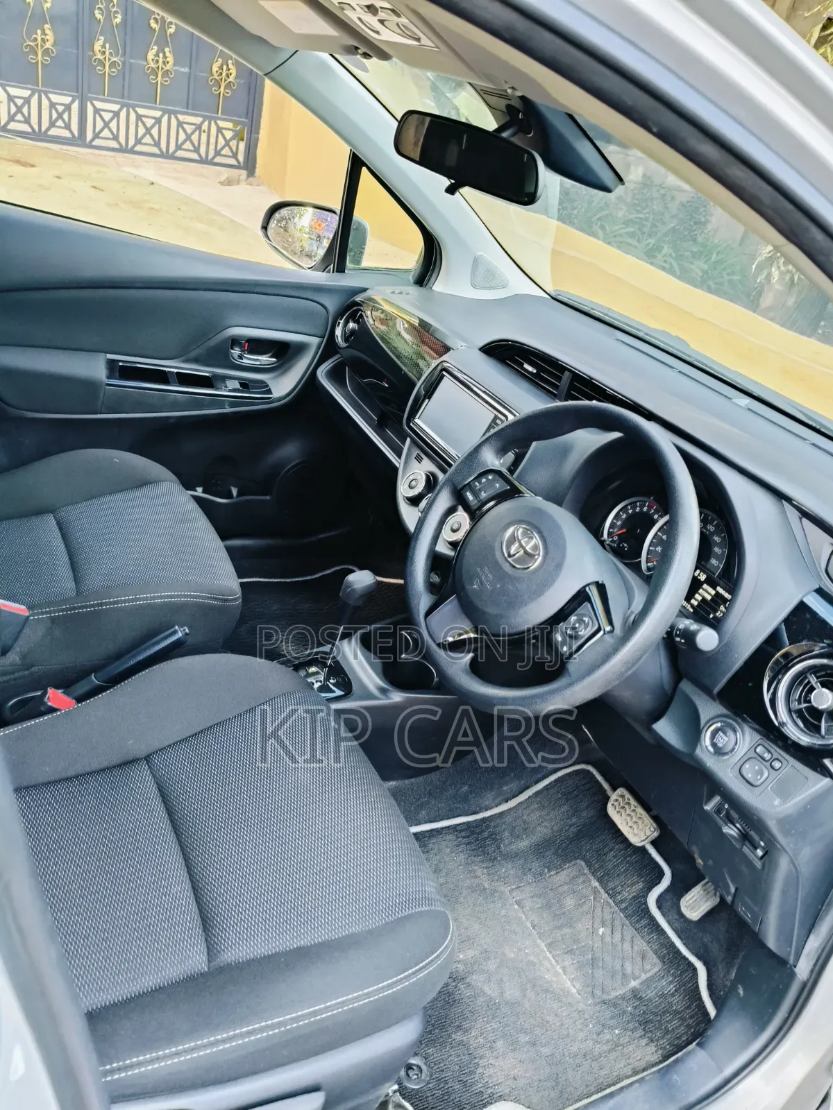 Toyota Vitz 1.3 FWD 5dr 2019 Silver