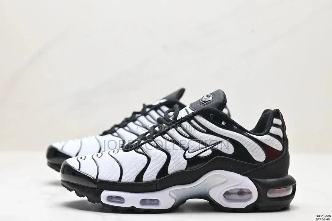 Nike Air Max TN “ Hypebae OreO”
Sneakers