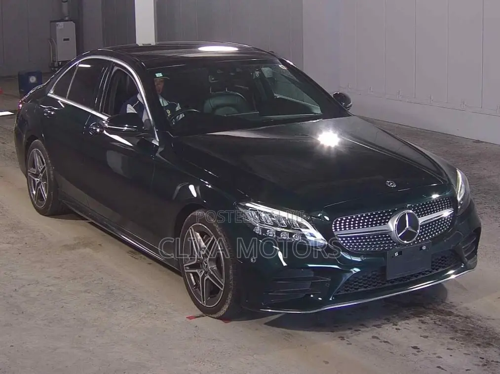 Mercedes-Benz C180 2019 Green