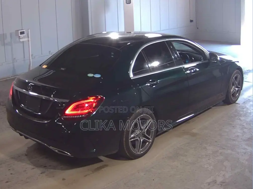 Mercedes-Benz C180 2019 Green
