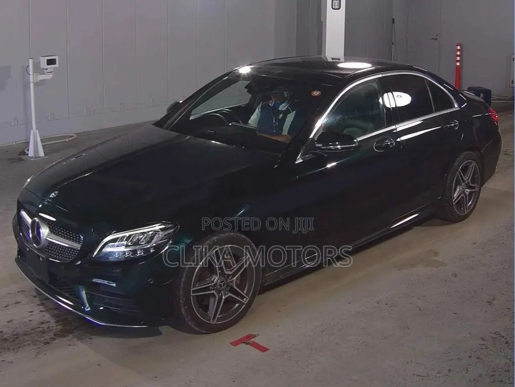 Mercedes-Benz C180 2019 Green