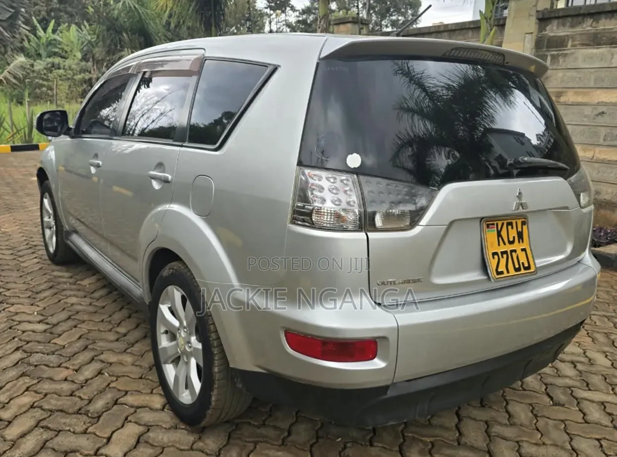 Mitsubishi Outlander 2012 Silver