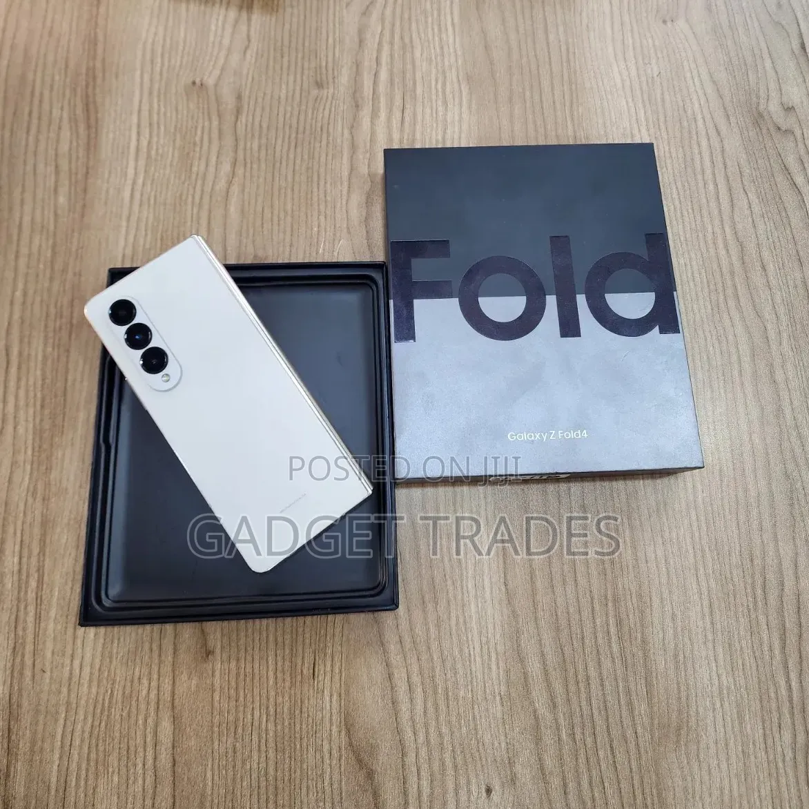 Samsung Galaxy Z Fold4 1 TB Gold
