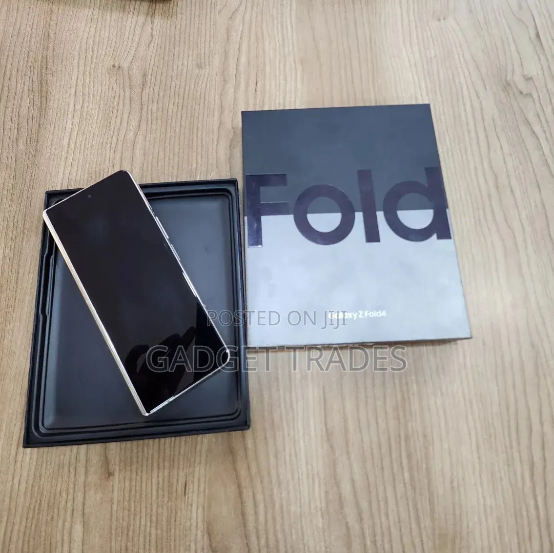 Samsung Galaxy Z Fold4 1 TB Gold