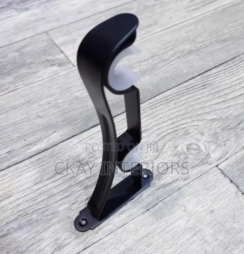 Strong Support Elegant Presentation Black and Silver Coated Brackets