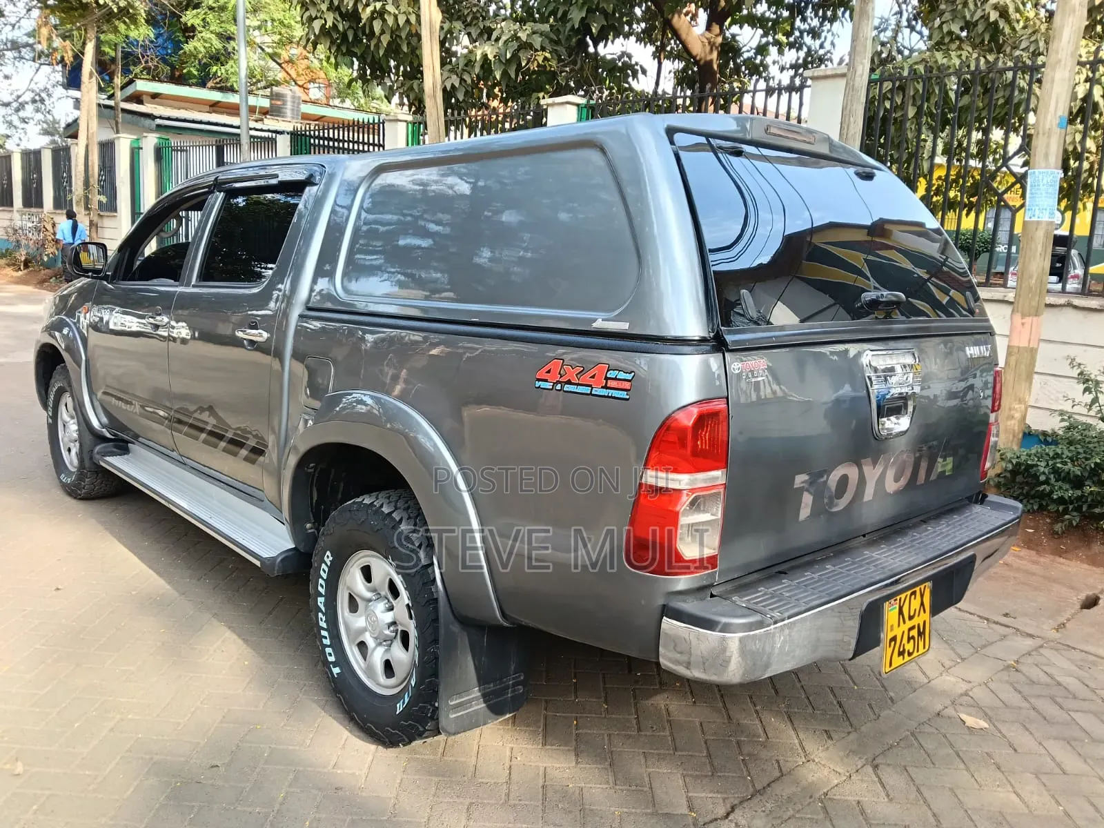 Toyota Hilux 2011 Gray
