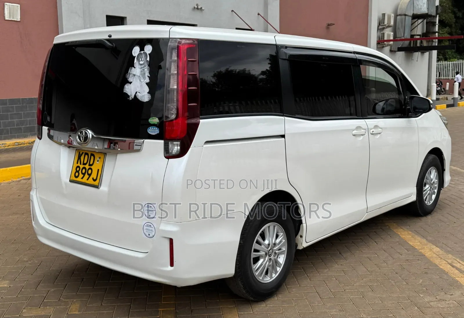 Toyota Noah 2.0 FWD (8 Seater) 2014 White